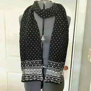 VTG #blackwhitescarf #blacksprinkles #sprinklesscarf #winterscarf